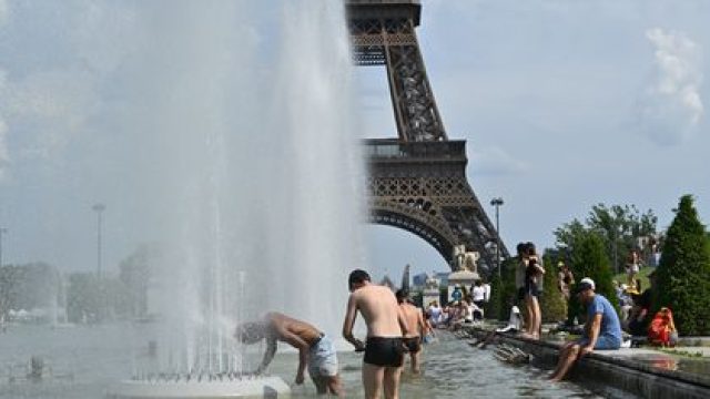 Paris Sizzles: Museums Adapt to Unprecedented Heatwave